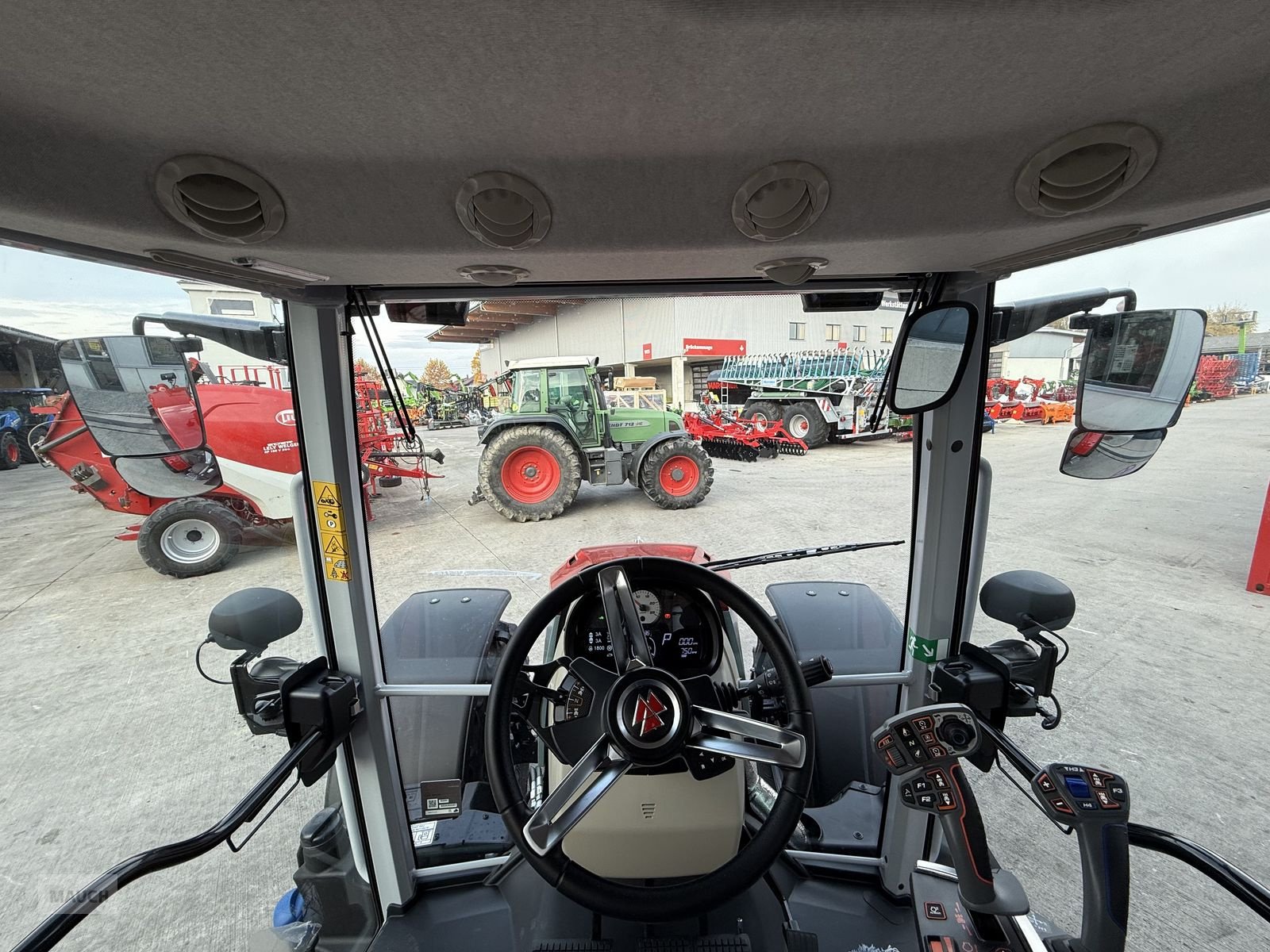 Traktor des Typs Massey Ferguson MF 5S.115 Dyna-4 Efficient, Neumaschine in Burgkirchen (Bild 12)