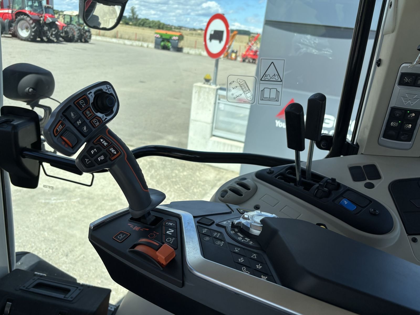 Traktor Türe ait Massey Ferguson MF 5S.115 Dyna-6 Efficient, Neumaschine içinde Starrein (resim 20)