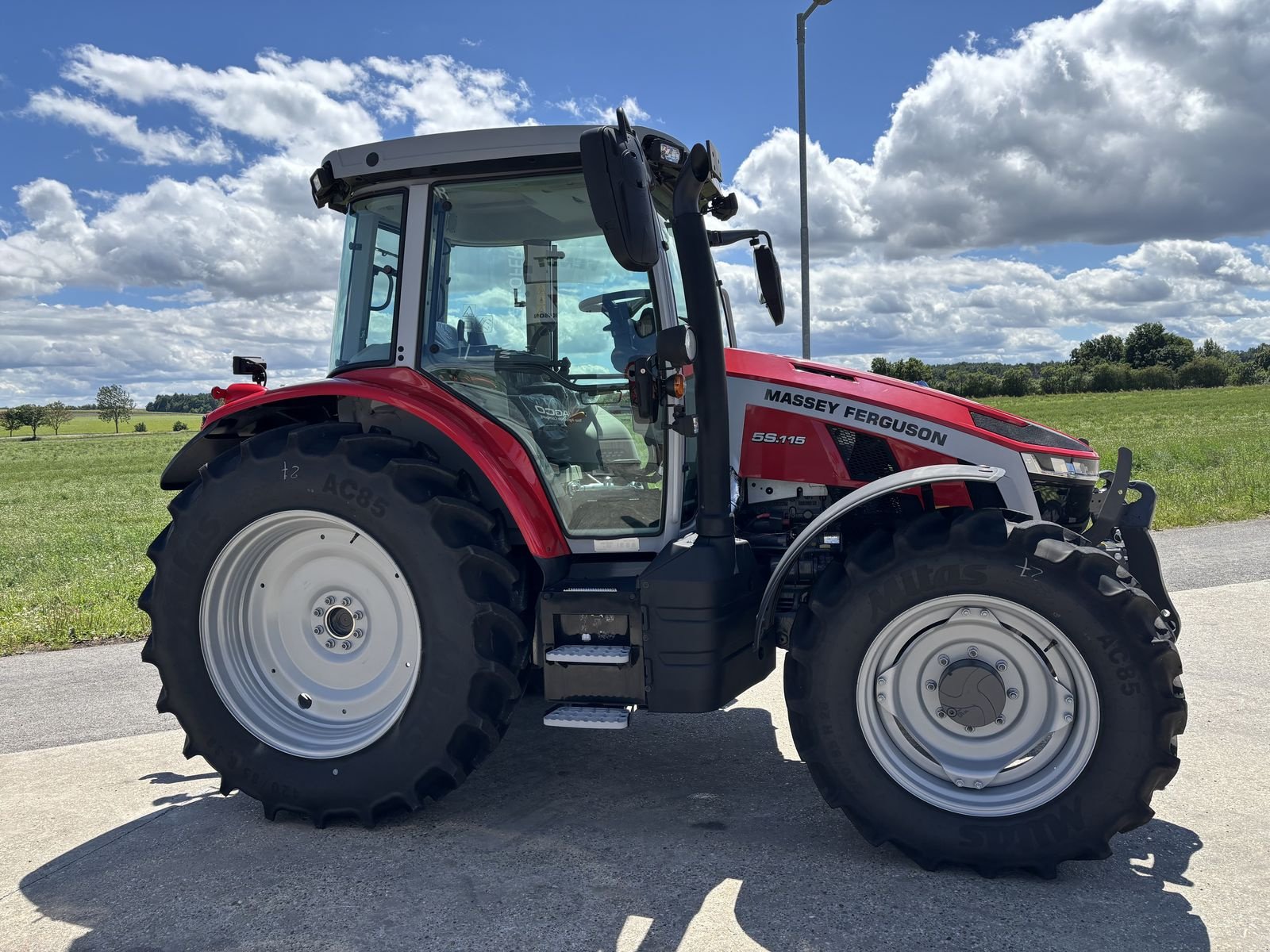 Traktor Türe ait Massey Ferguson MF 5S.115 Dyna-6 Efficient, Neumaschine içinde Starrein (resim 9)