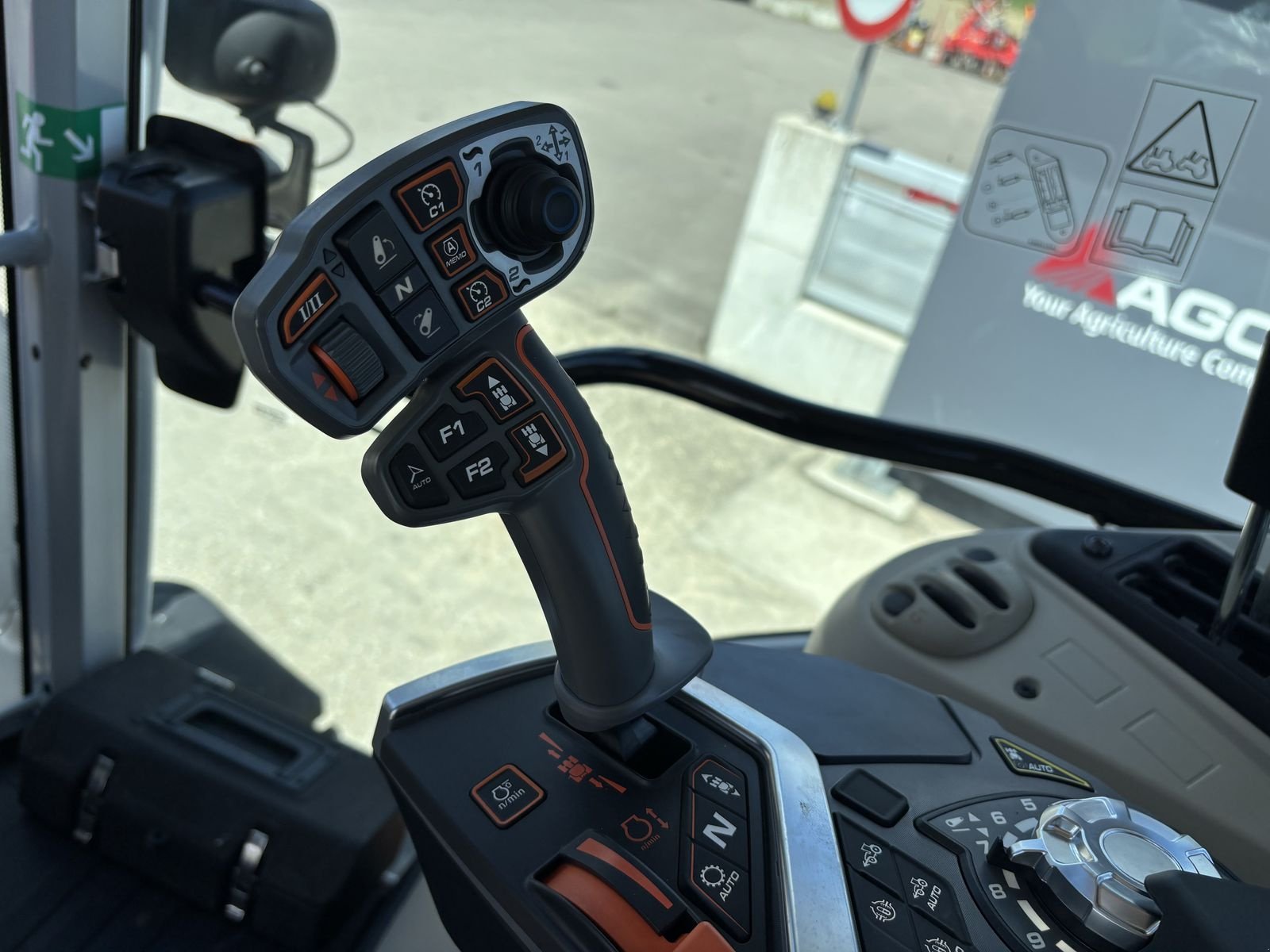 Traktor Türe ait Massey Ferguson MF 5S.115 Dyna-6 Efficient, Neumaschine içinde Starrein (resim 24)