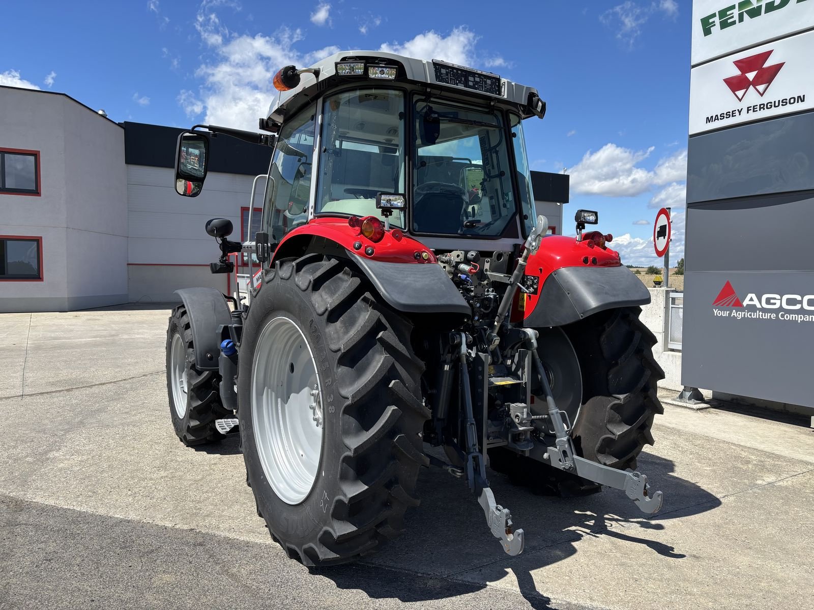 Traktor Türe ait Massey Ferguson MF 5S.115 Dyna-6 Efficient, Neumaschine içinde Starrein (resim 5)