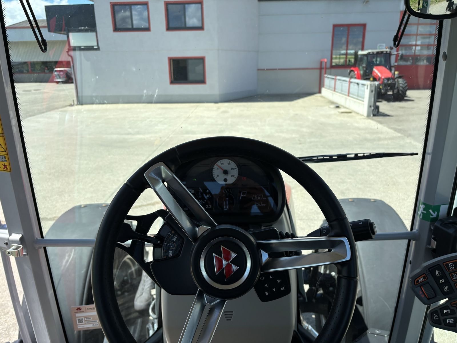 Traktor Türe ait Massey Ferguson MF 5S.115 Dyna-6 Efficient, Neumaschine içinde Starrein (resim 29)