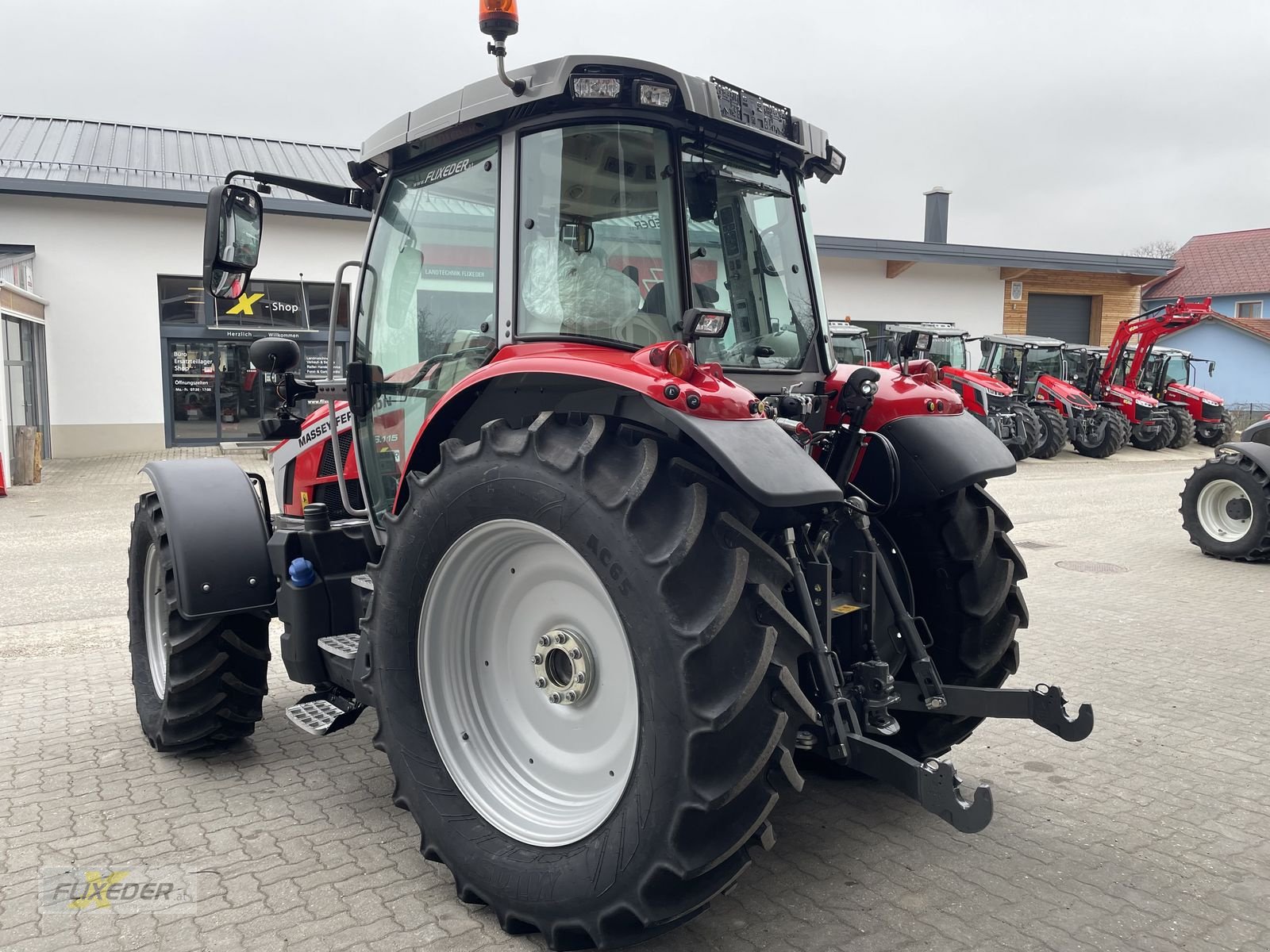 Traktor tipa Massey Ferguson MF 5S.115 Dyna-6 Efficient, Vorführmaschine u Pattigham (Slika 4)