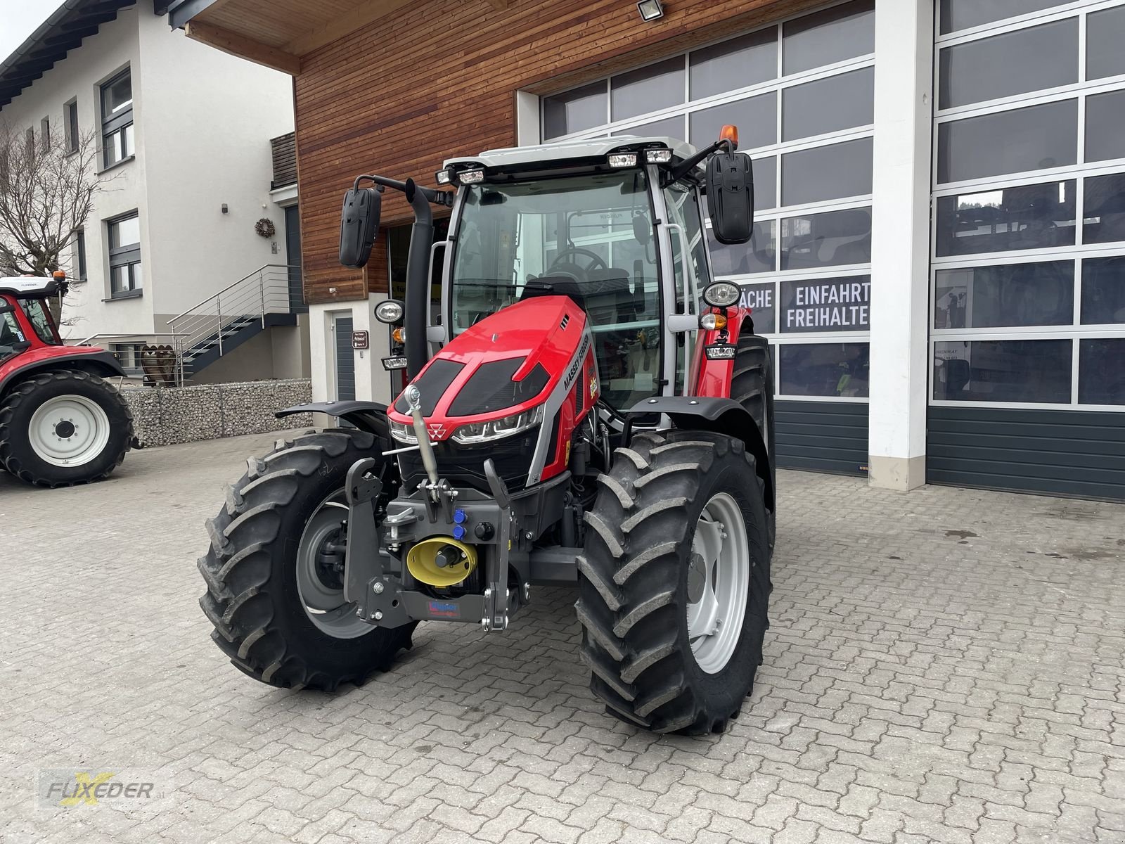 Traktor tipa Massey Ferguson MF 5S.115 Dyna-6 Efficient, Vorführmaschine u Pattigham (Slika 1)