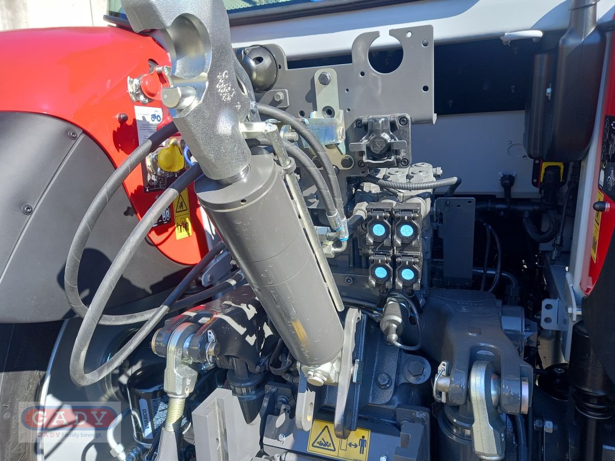 Traktor des Typs Massey Ferguson MF 5S.115 Dyna-6 Exclusive, Neumaschine in Lebring (Bild 9)