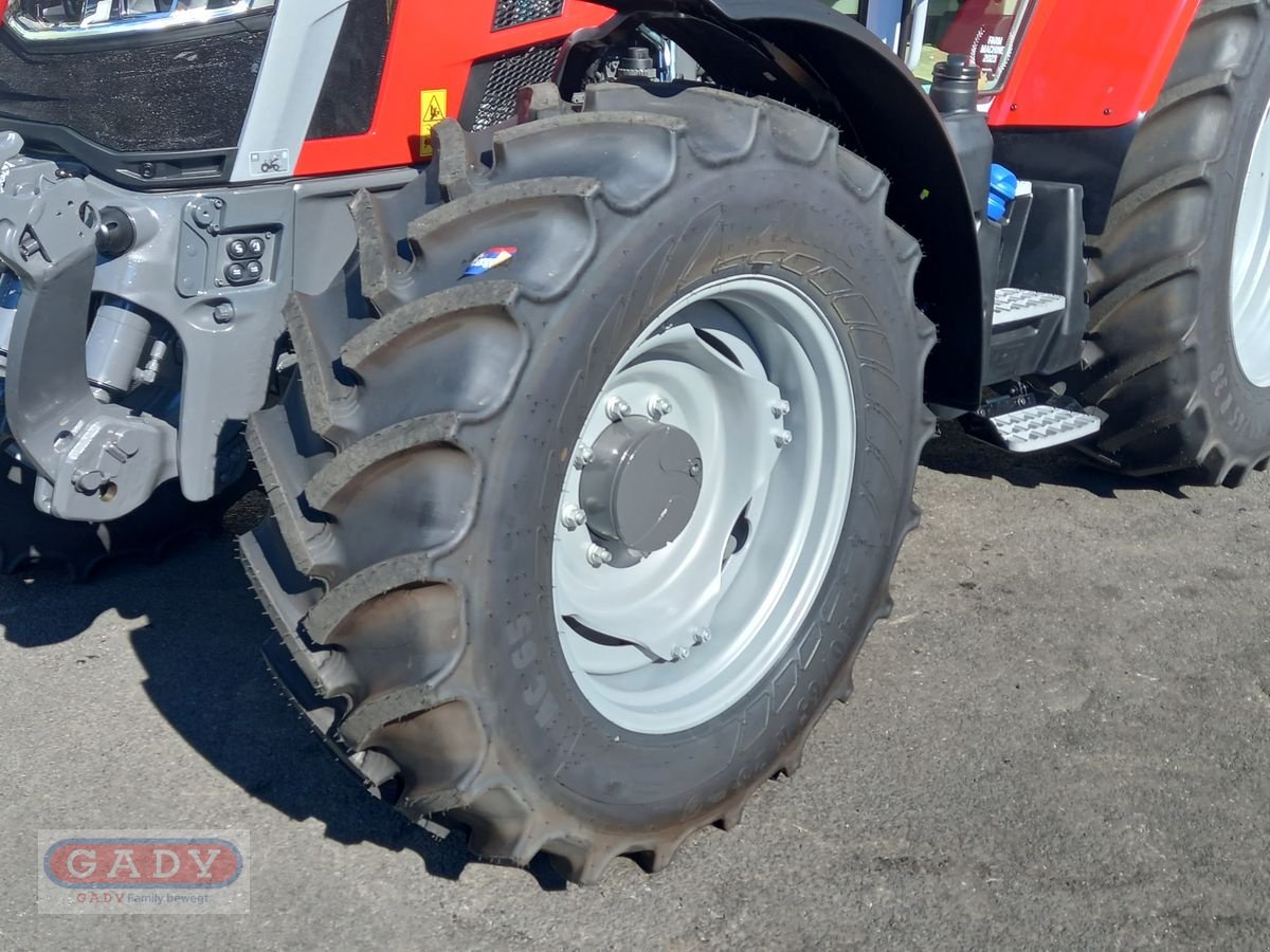 Traktor des Typs Massey Ferguson MF 5S.115 Dyna-6 Exclusive, Neumaschine in Lebring (Bild 23)