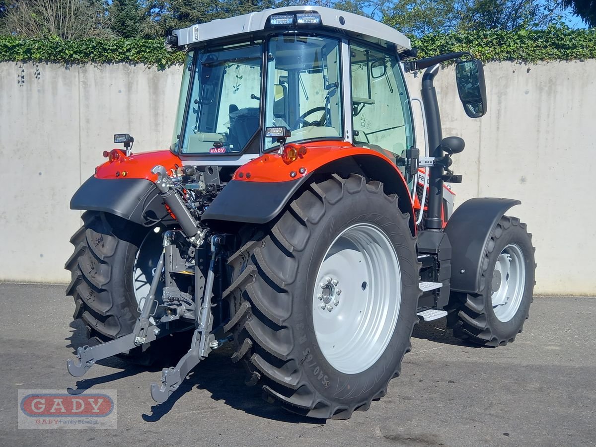 Traktor des Typs Massey Ferguson MF 5S.115 Dyna-6 Exclusive, Neumaschine in Lebring (Bild 2)