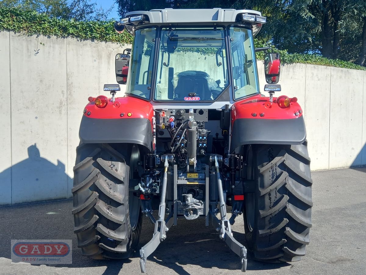Traktor des Typs Massey Ferguson MF 5S.115 Dyna-6 Exclusive, Neumaschine in Lebring (Bild 4)