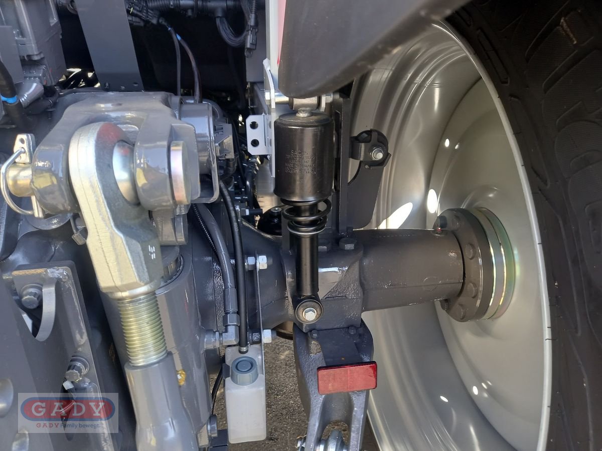 Traktor des Typs Massey Ferguson MF 5S.115 Dyna-6 Exclusive, Neumaschine in Lebring (Bild 10)