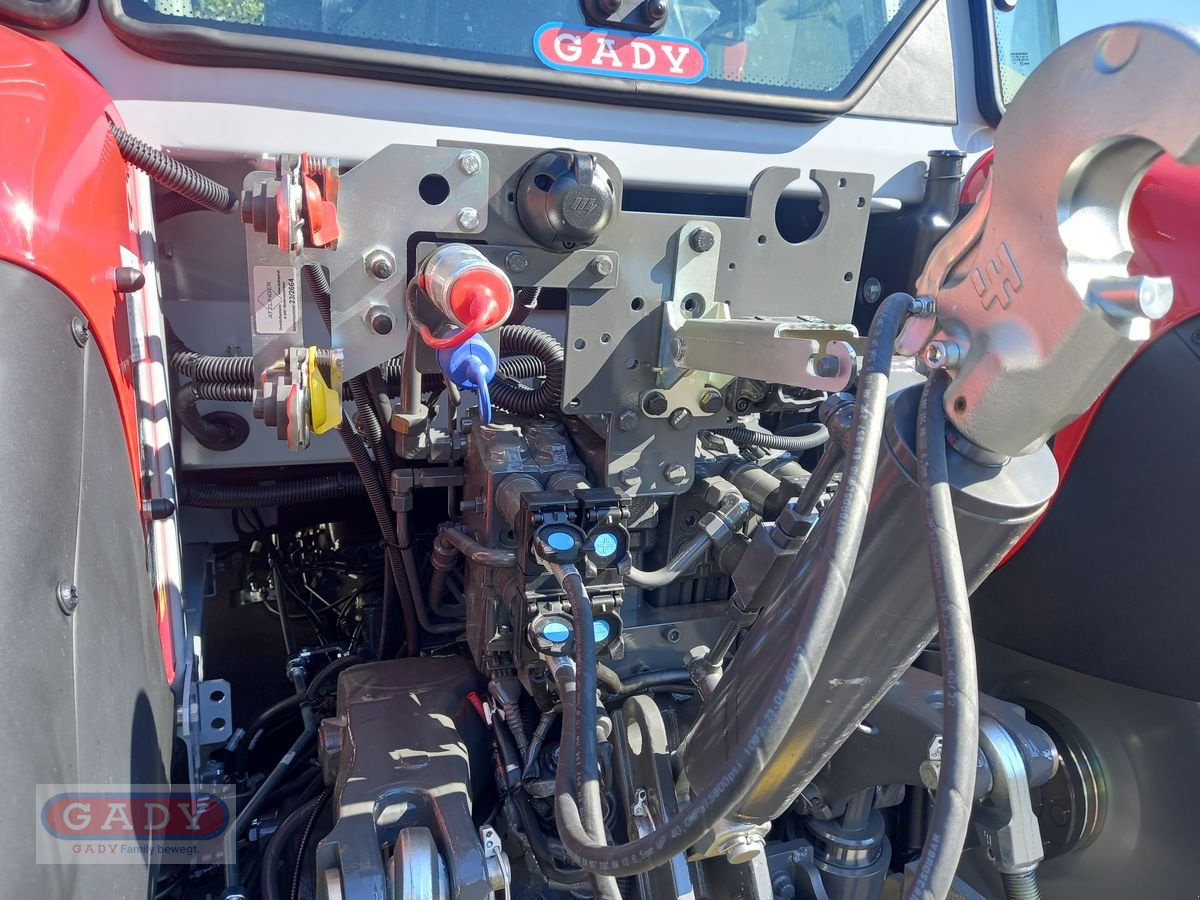 Traktor des Typs Massey Ferguson MF 5S.115 Dyna-6 Exclusive, Neumaschine in Lebring (Bild 8)