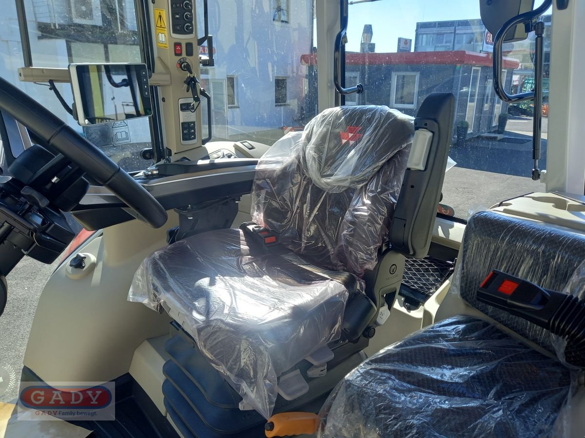 Traktor des Typs Massey Ferguson MF 5S.115 Dyna-6 Exclusive, Neumaschine in Lebring (Bild 12)