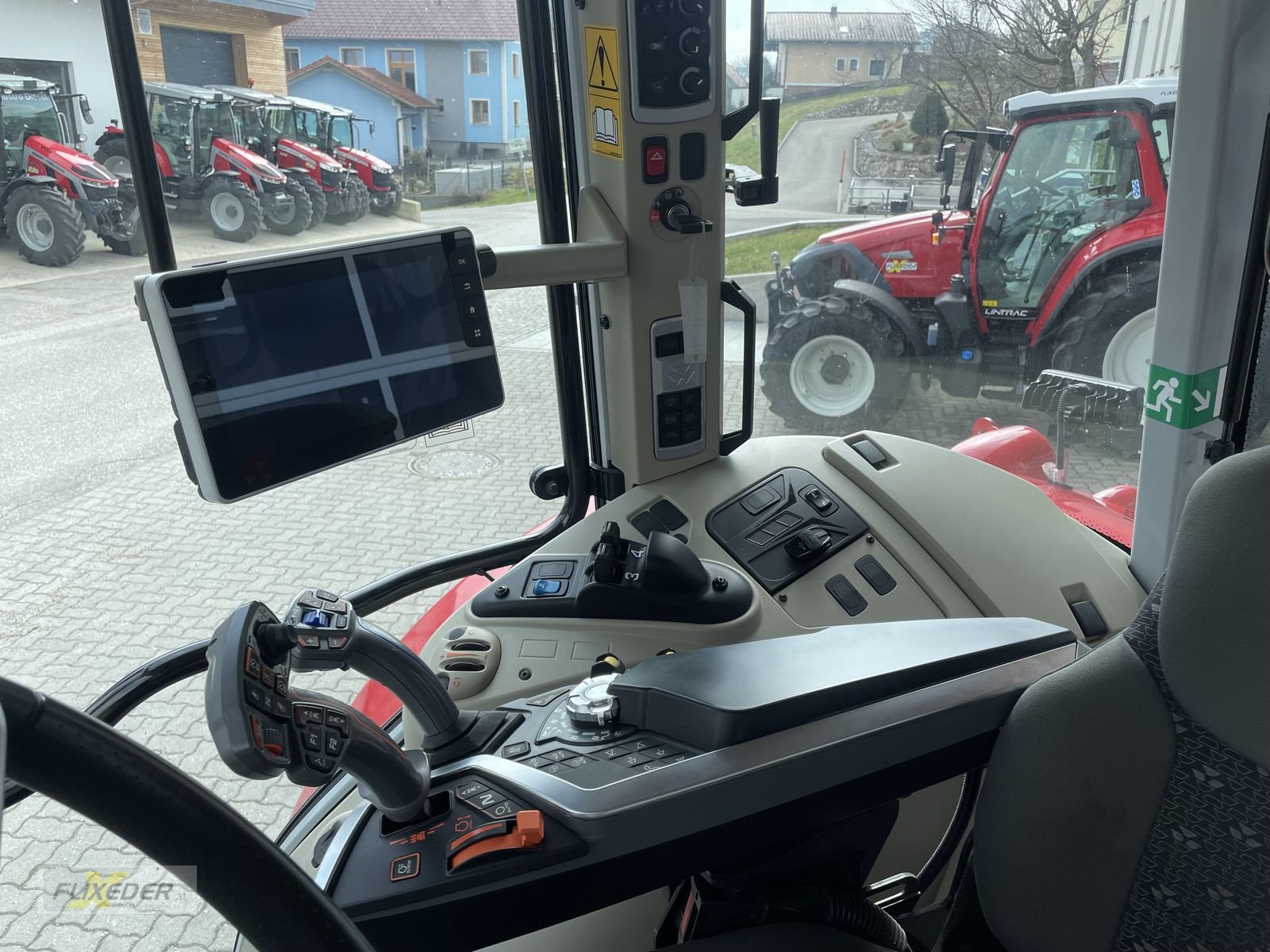 Traktor typu Massey Ferguson MF 5S.115 Dyna-6 Exclusive, Vorführmaschine v Pattigham (Obrázek 3)