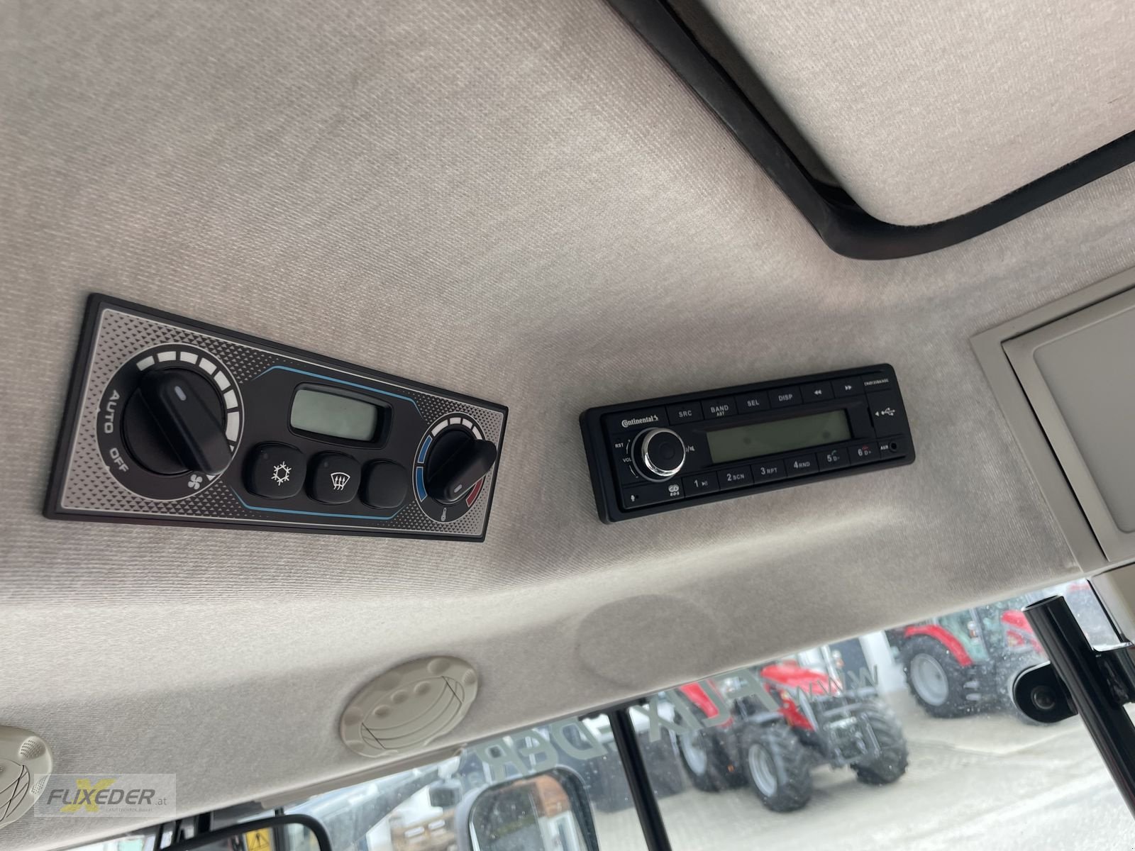 Traktor typu Massey Ferguson MF 5S.115 Dyna-6 Exclusive, Vorführmaschine v Pattigham (Obrázek 2)