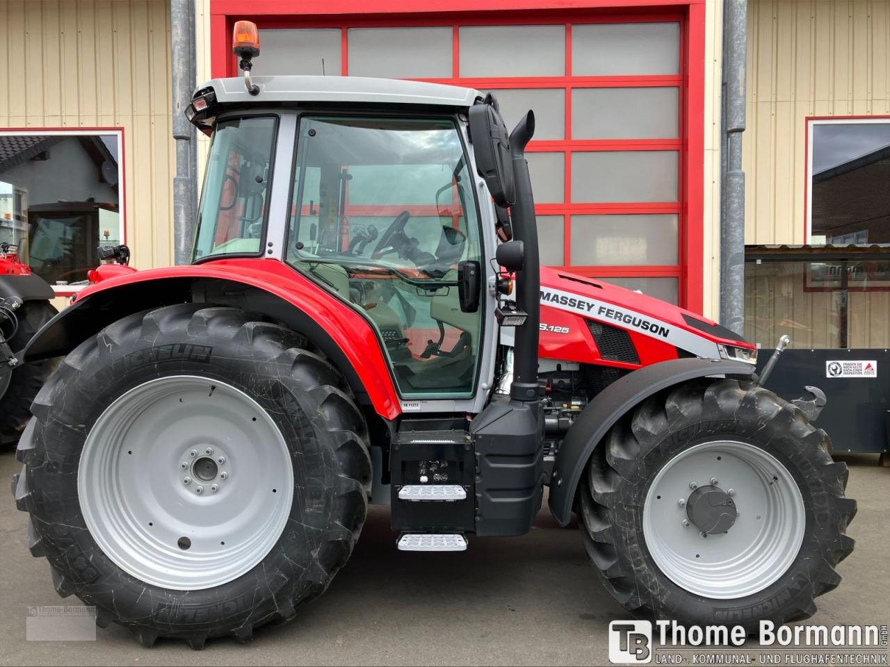 Traktor des Typs Massey Ferguson MF 5S.125 Dyna-6 Efficient, Gebrauchtmaschine in Prüm (Bild 5)