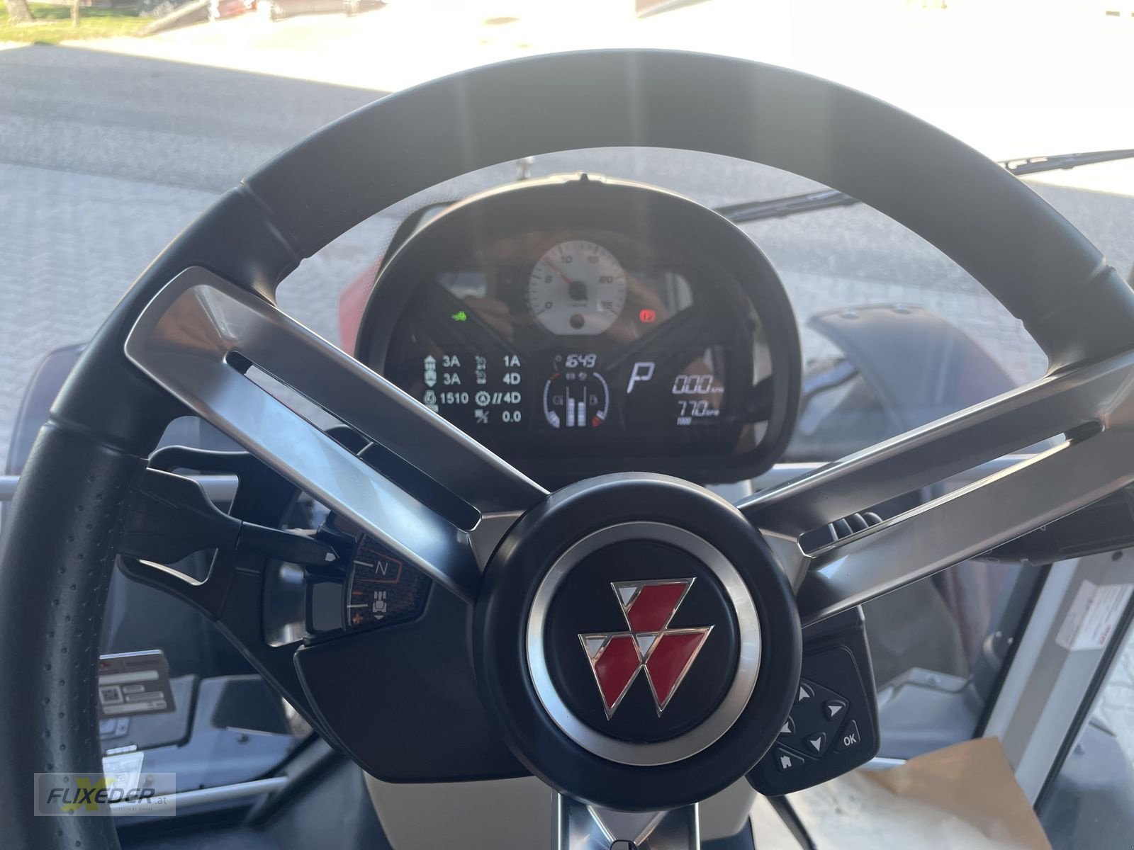 Traktor of the type Massey Ferguson MF 5S.135 Dyna-4 Efficient, Neumaschine in Pattigham (Picture 9)