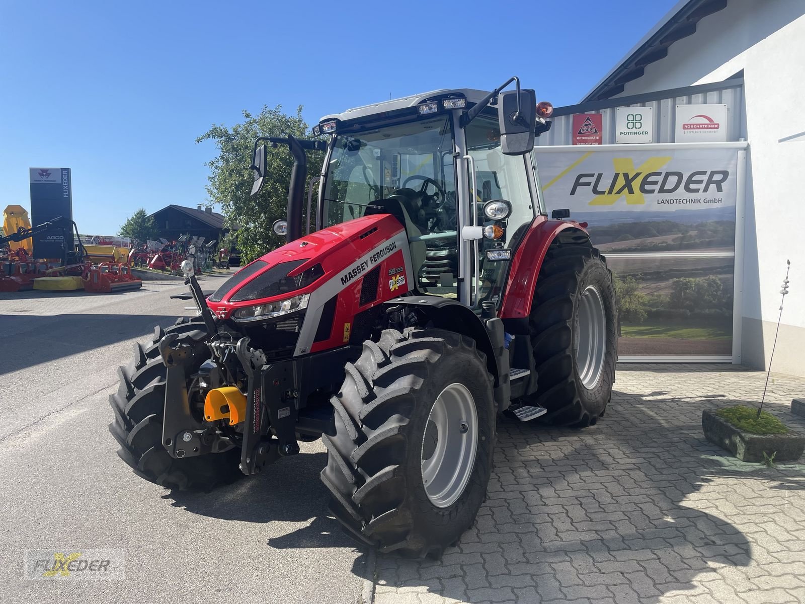 Traktor of the type Massey Ferguson MF 5S.135 Dyna-4 Efficient, Neumaschine in Pattigham (Picture 1)
