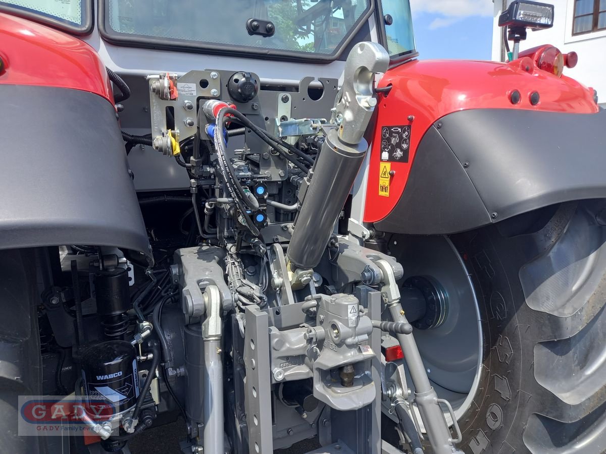 Traktor des Typs Massey Ferguson MF 5S.135 Dyna-6 Exclusive, Neumaschine in Lebring (Bild 5)