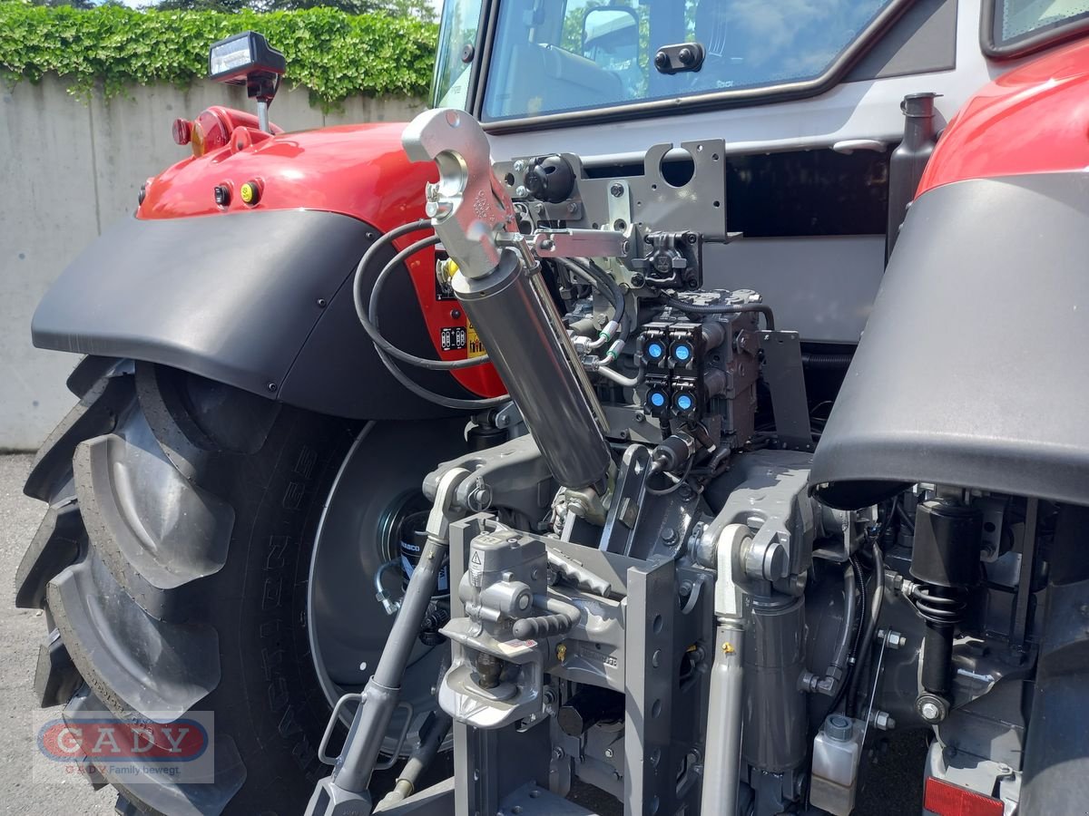 Traktor des Typs Massey Ferguson MF 5S.135 Dyna-6 Exclusive, Neumaschine in Lebring (Bild 7)