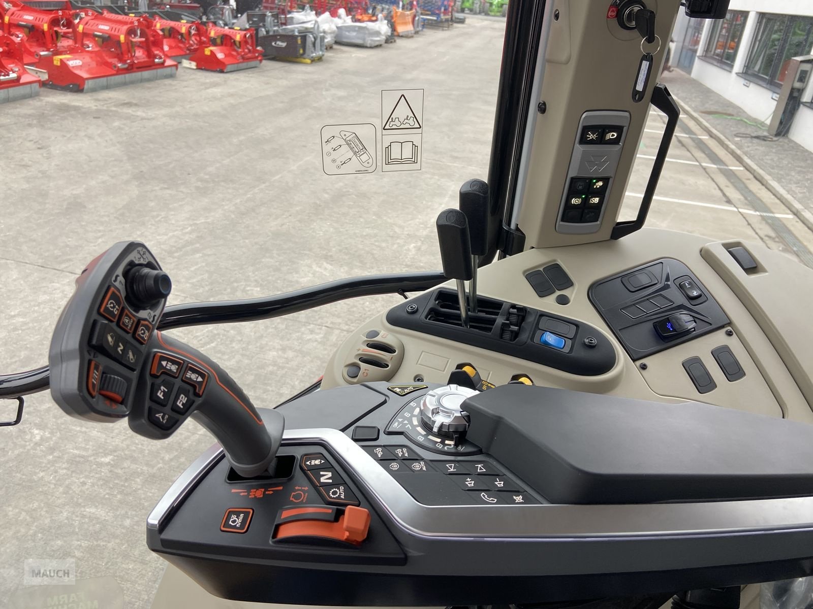 Traktor des Typs Massey Ferguson MF 5S.135, Neumaschine in Burgkirchen (Bild 11)