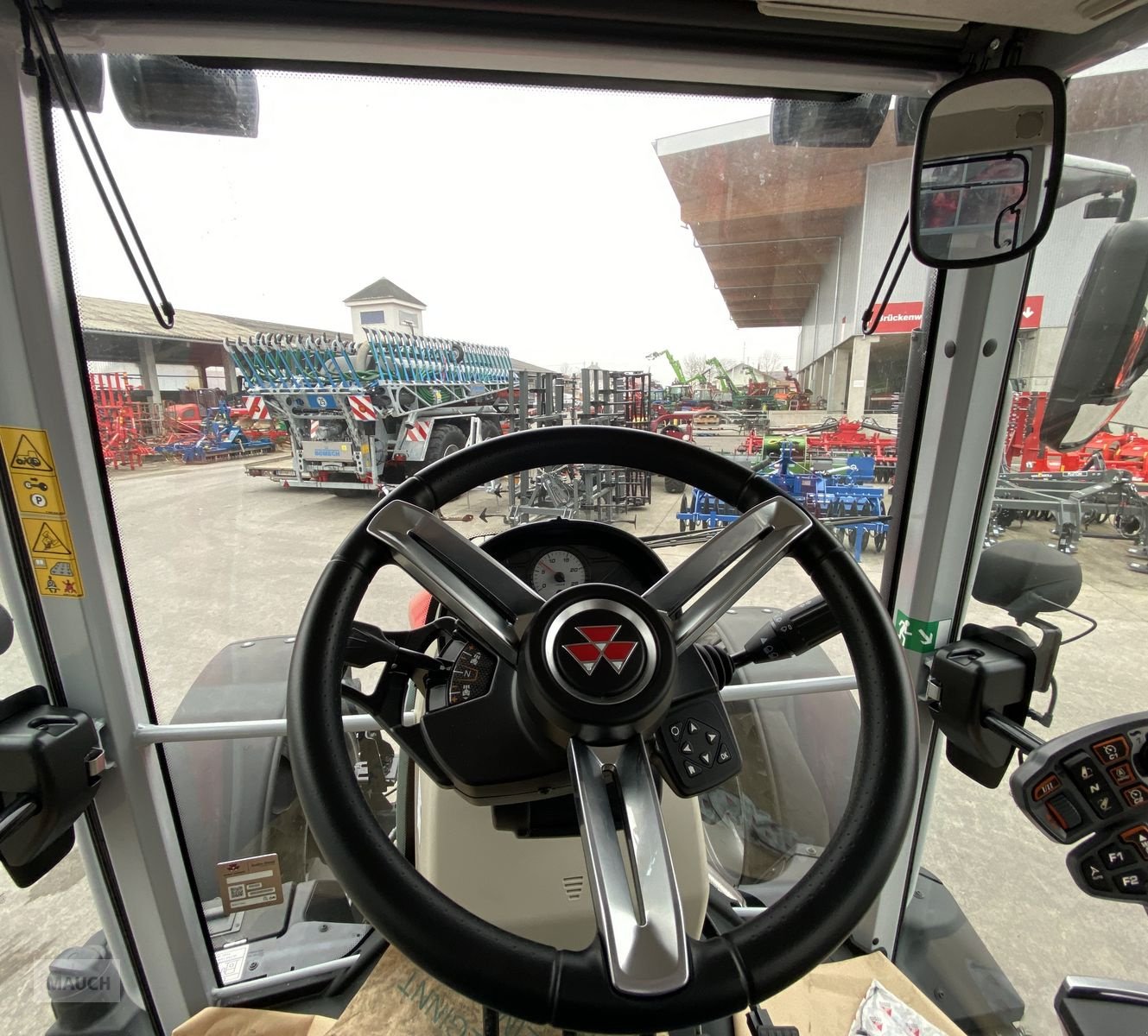 Traktor des Typs Massey Ferguson MF 5S.135, Neumaschine in Burgkirchen (Bild 17)