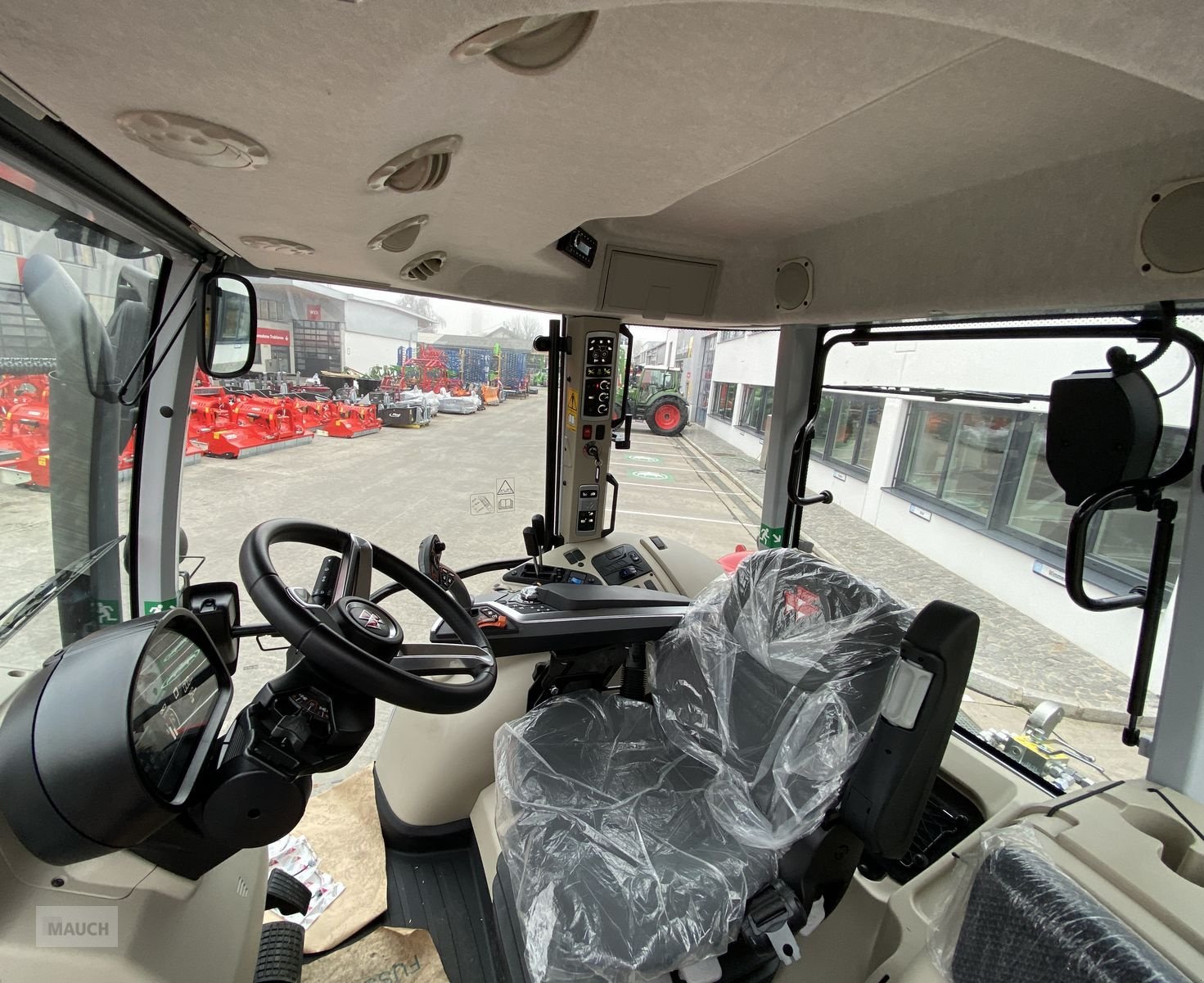 Traktor des Typs Massey Ferguson MF 5S.135, Neumaschine in Burgkirchen (Bild 16)