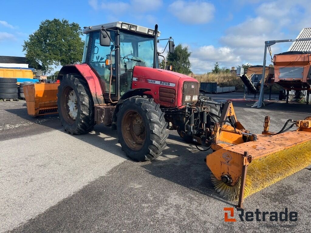 Traktor typu Massey Ferguson MF 6255 4WD med maskinsæt, Gebrauchtmaschine v Rødovre (Obrázek 2)
