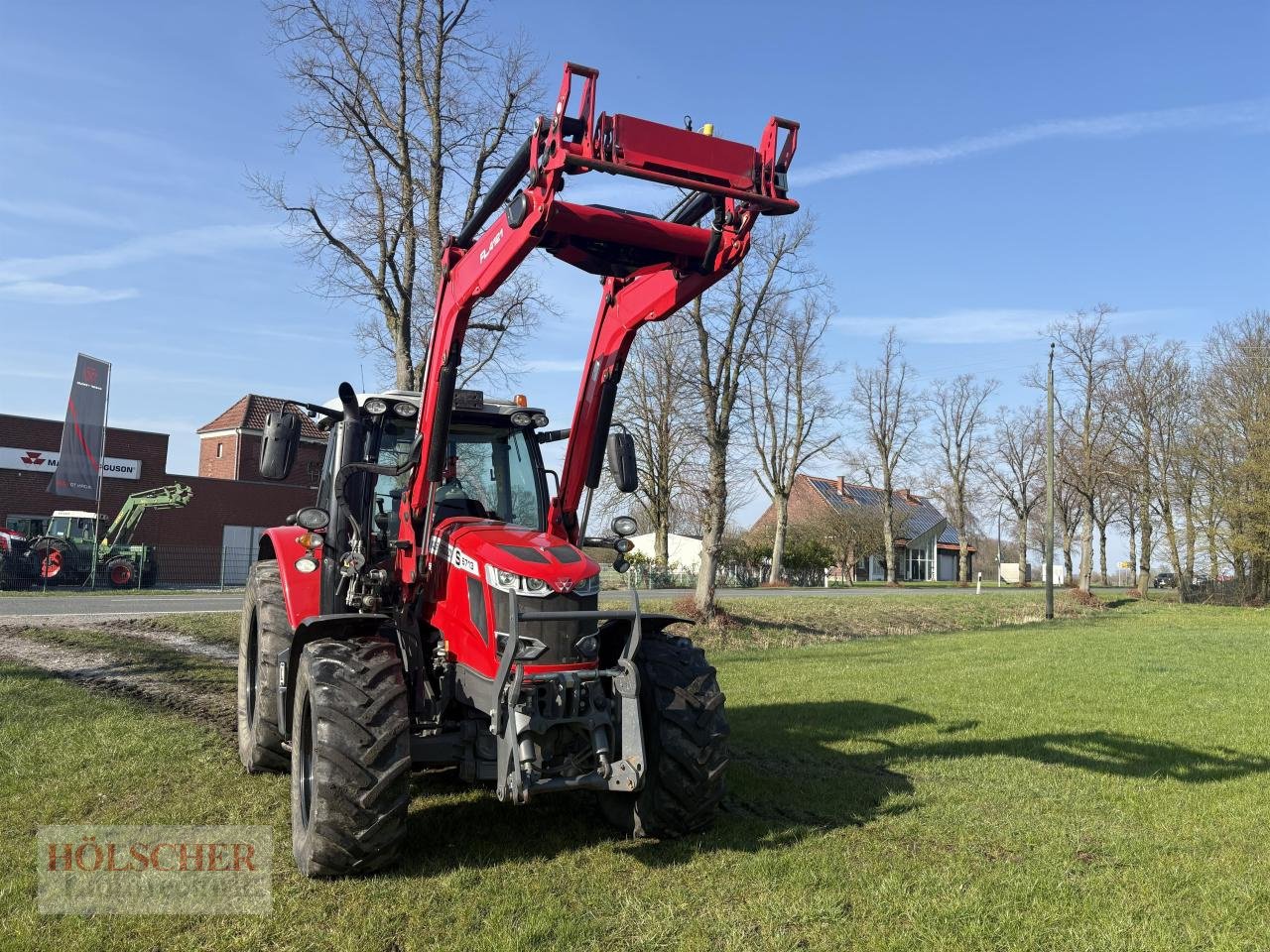 Traktor of the type Massey Ferguson MF 6713S DynaVT Efficient, Gebrauchtmaschine in Warendorf (Picture 4)