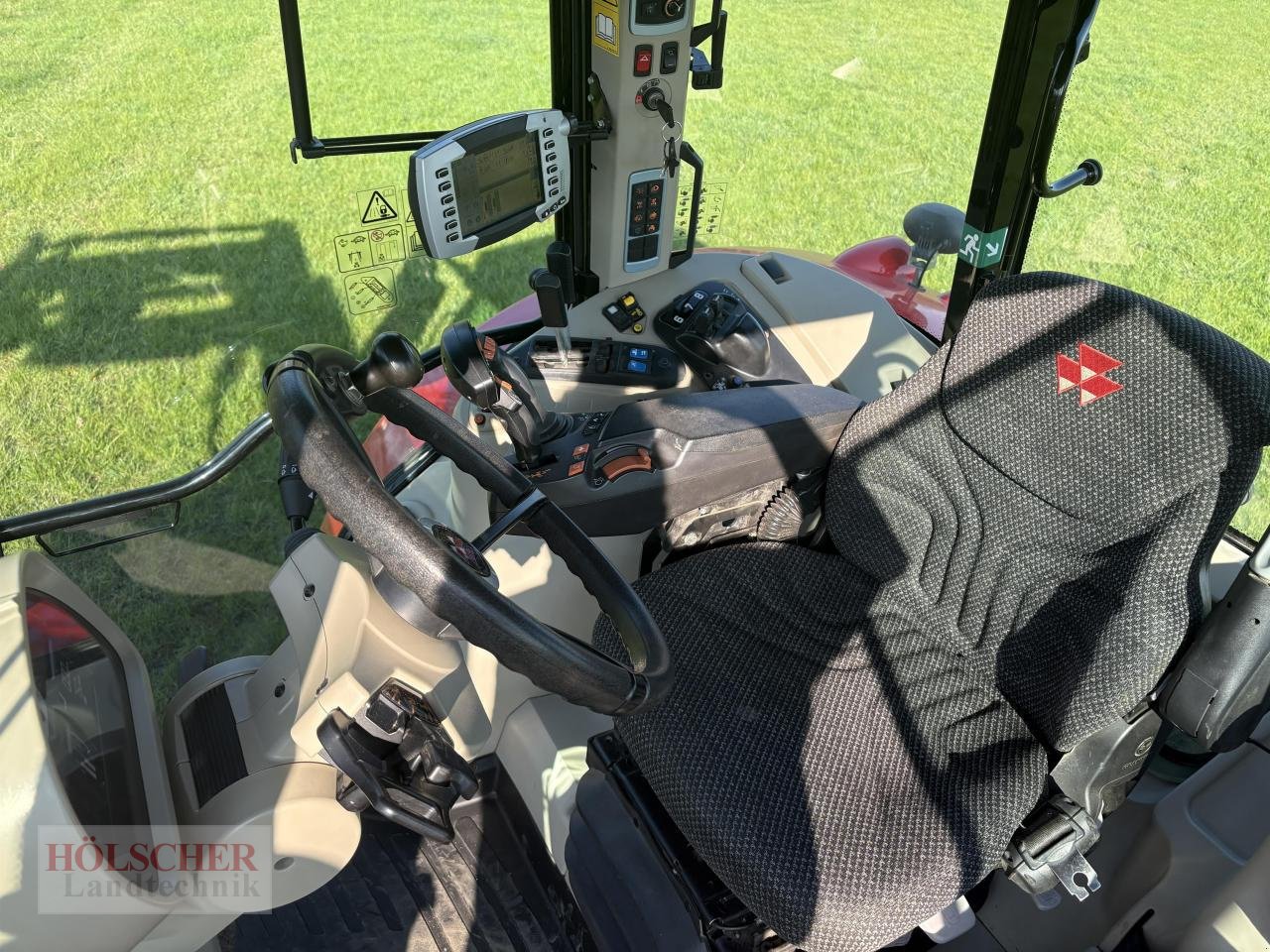 Traktor of the type Massey Ferguson MF 6713S DynaVT Efficient, Gebrauchtmaschine in Warendorf (Picture 7)