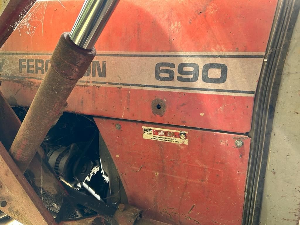 Traktor typu Massey Ferguson MF 690, Gebrauchtmaschine v Aubiet (Obrázek 7)