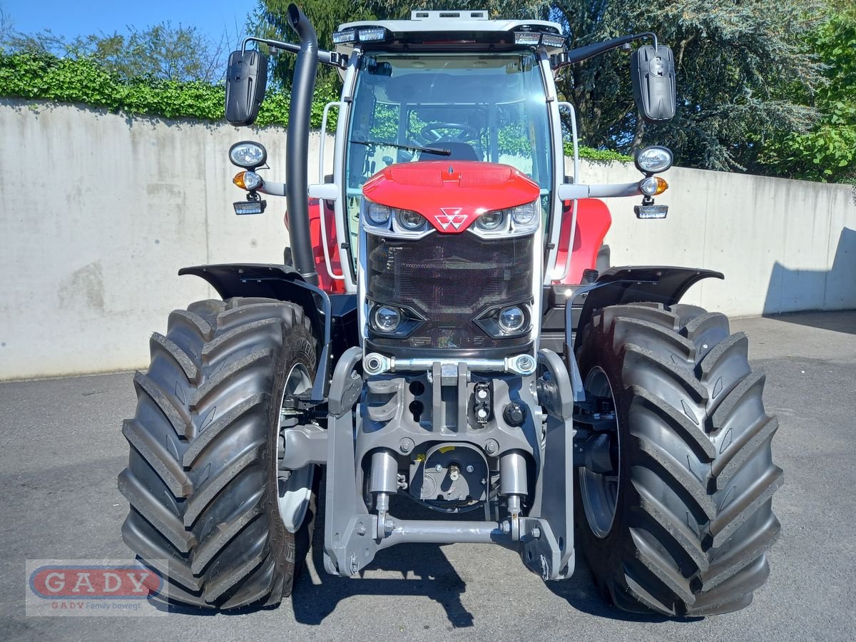 Traktor des Typs Massey Ferguson MF 6S.135 Dyna-6 Efficient, Neumaschine in Lebring (Bild 3)