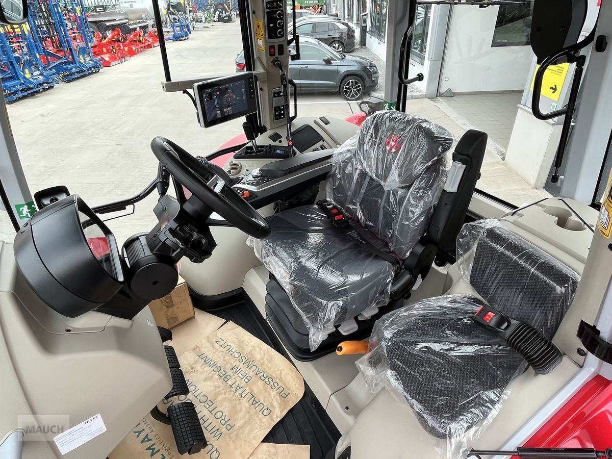 Traktor of the type Massey Ferguson MF 6S.135 Dyna-6 Efficient, Neumaschine in Burgkirchen (Picture 12)