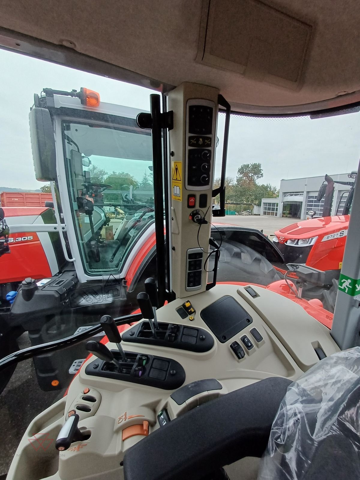 Traktor des Typs Massey Ferguson MF 6S.135, Neumaschine in Schwechat (Bild 4)