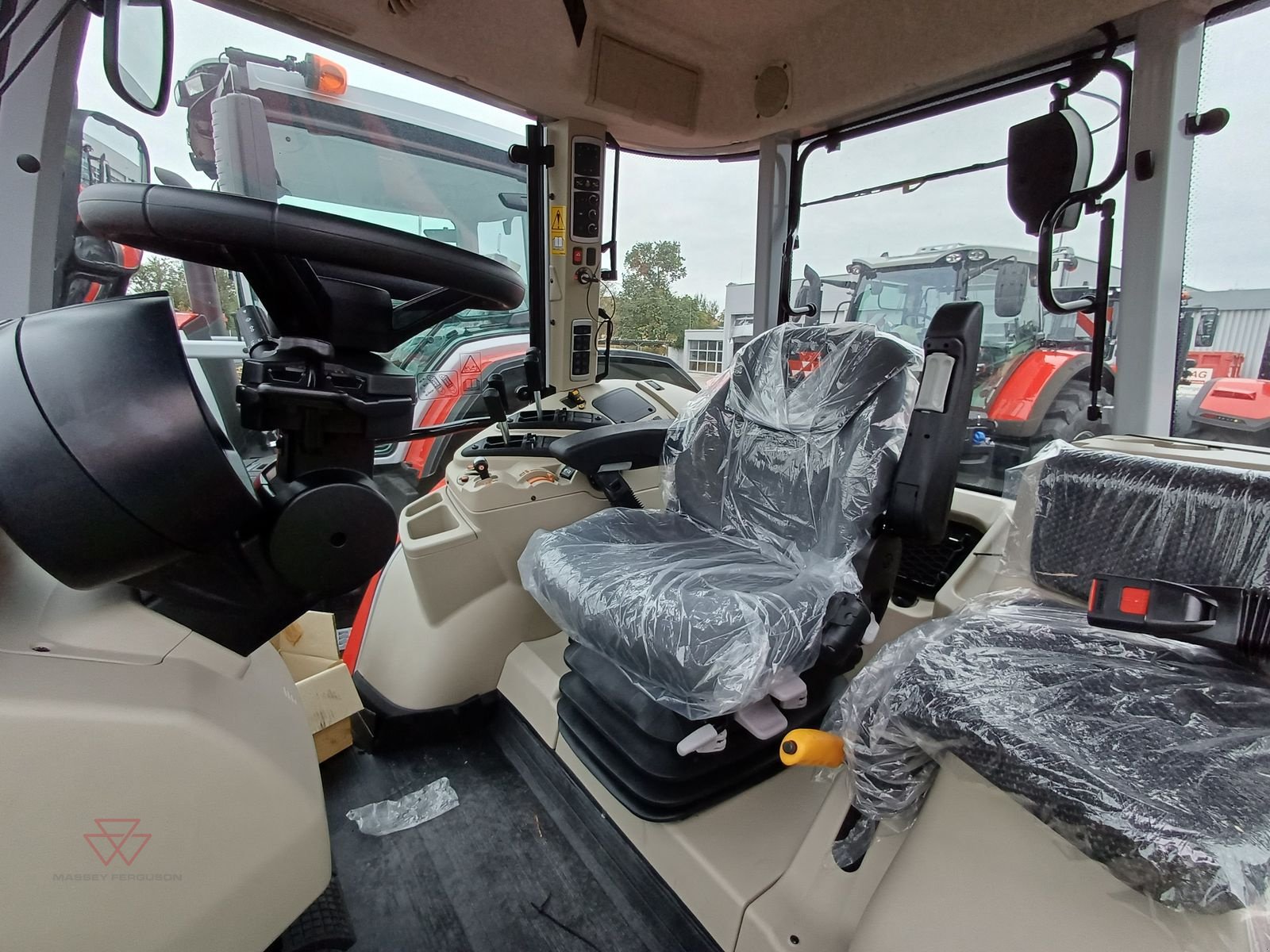 Traktor des Typs Massey Ferguson MF 6S.135, Neumaschine in Schwechat (Bild 3)