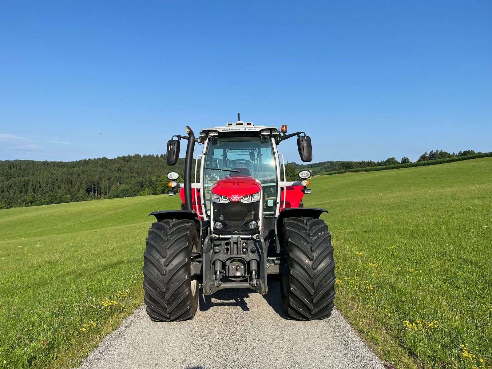 Traktor des Typs Massey Ferguson MF 6S.165 Dyna-VT Exclusive, Vorführmaschine in NATTERNBACH (Bild 2)