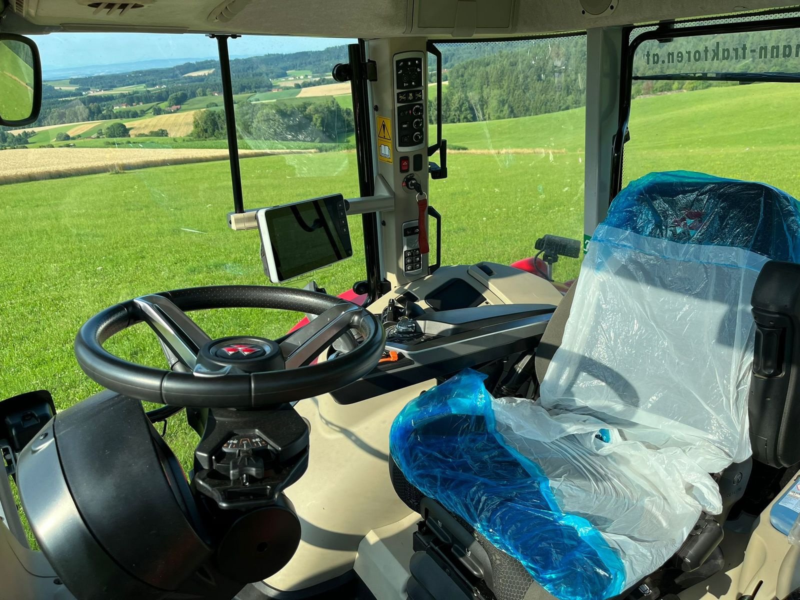 Traktor des Typs Massey Ferguson MF 6S.165 Dyna-VT Exclusive, Vorführmaschine in NATTERNBACH (Bild 12)