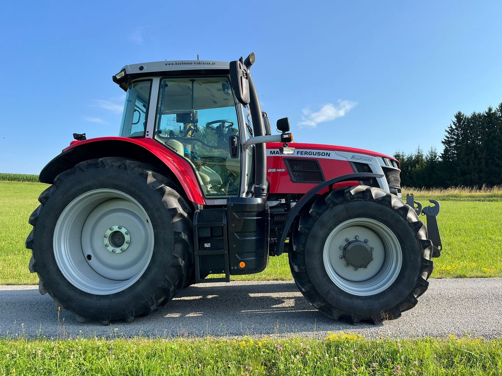 Traktor des Typs Massey Ferguson MF 6S.165 Dyna-VT Exclusive, Vorführmaschine in NATTERNBACH (Bild 4)