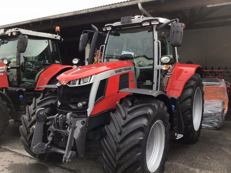 Traktor des Typs Massey Ferguson MF 6S.180 DYNA-6 EXCLUSIVE MAS, Gebrauchtmaschine in Pfarrkirchen (Bild 2)