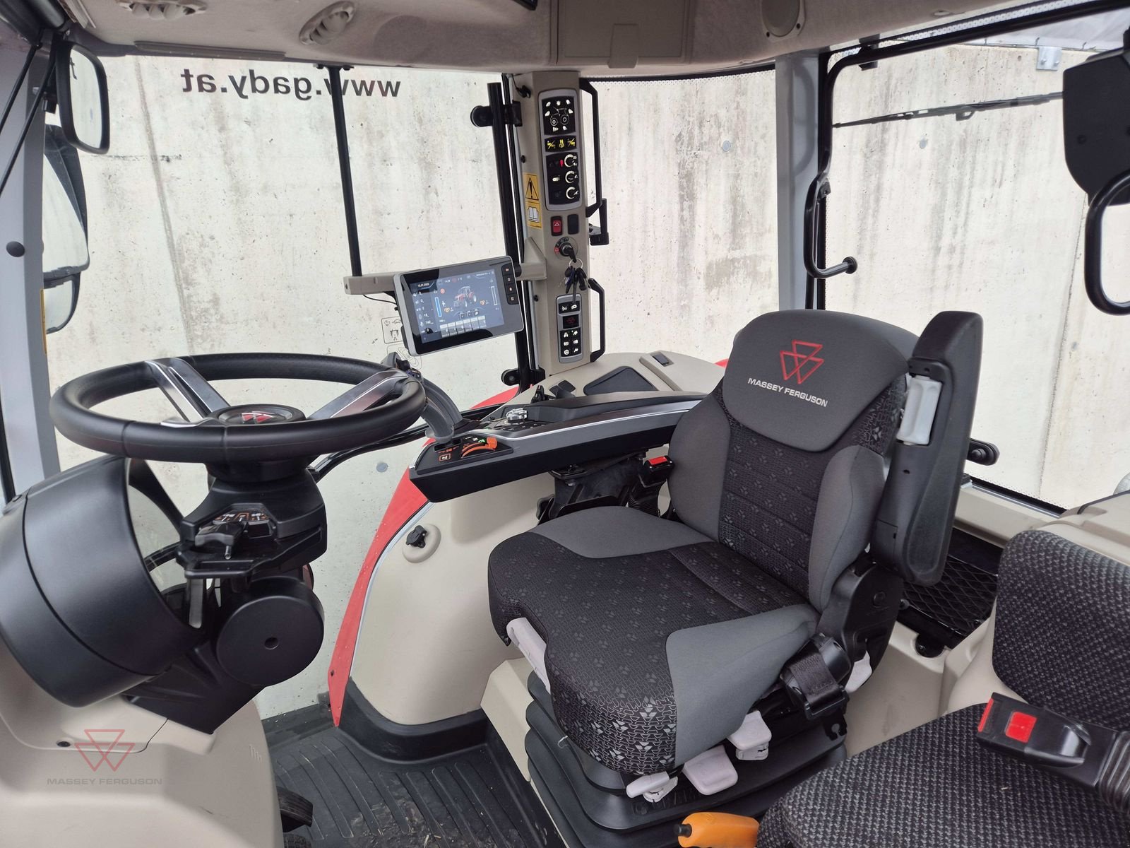 Traktor typu Massey Ferguson MF 6S.180, Vorführmaschine v Schwechat (Obrázek 7)