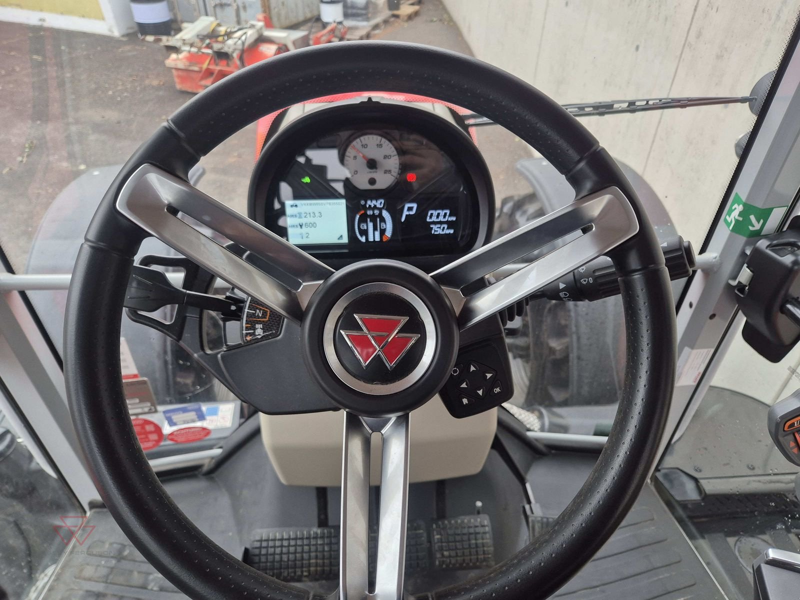 Traktor typu Massey Ferguson MF 6S.180, Vorführmaschine v Schwechat (Obrázek 11)