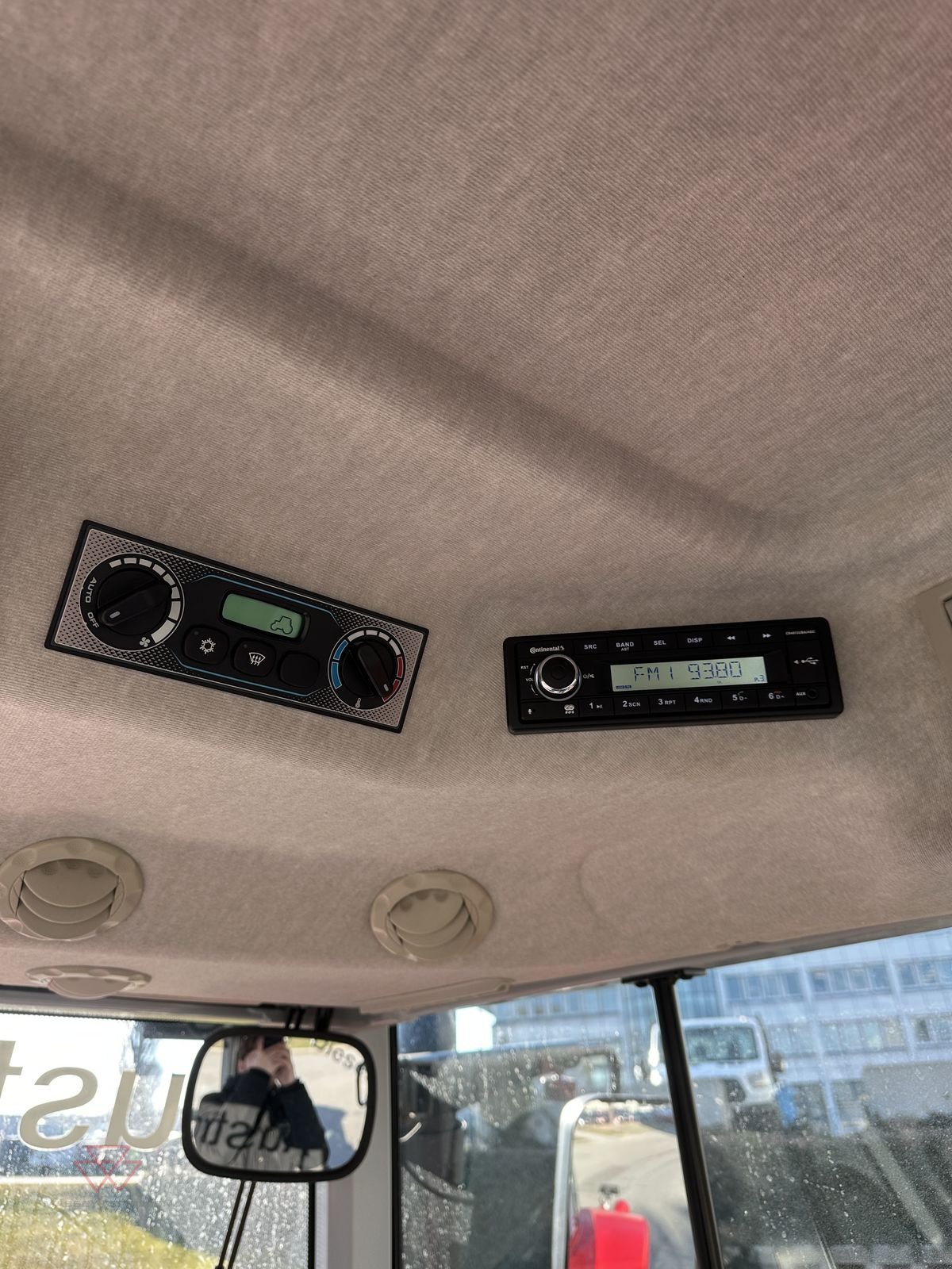 Traktor tipa Massey Ferguson MF 6S.180, Vorführmaschine u Schwechat (Slika 14)