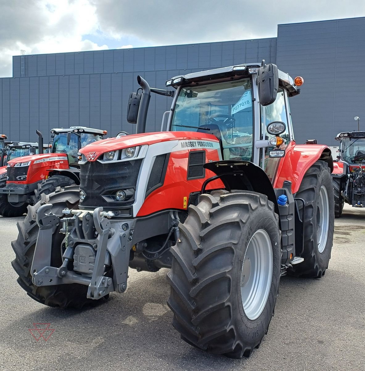Traktor of the type Massey Ferguson MF 7S.180, Neumaschine in Schwechat (Picture 7)