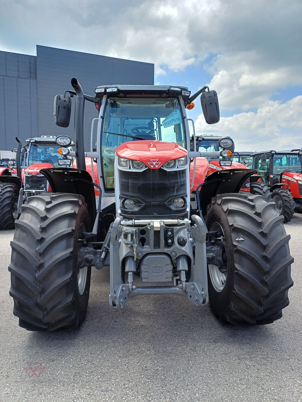 Traktor of the type Massey Ferguson MF 7S.180, Neumaschine in Schwechat (Picture 5)