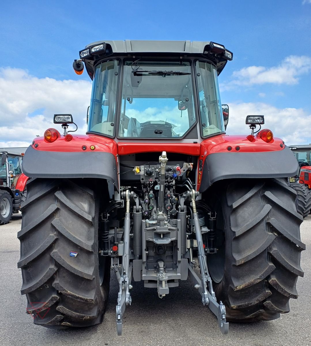 Traktor of the type Massey Ferguson MF 7S.180, Neumaschine in Schwechat (Picture 9)