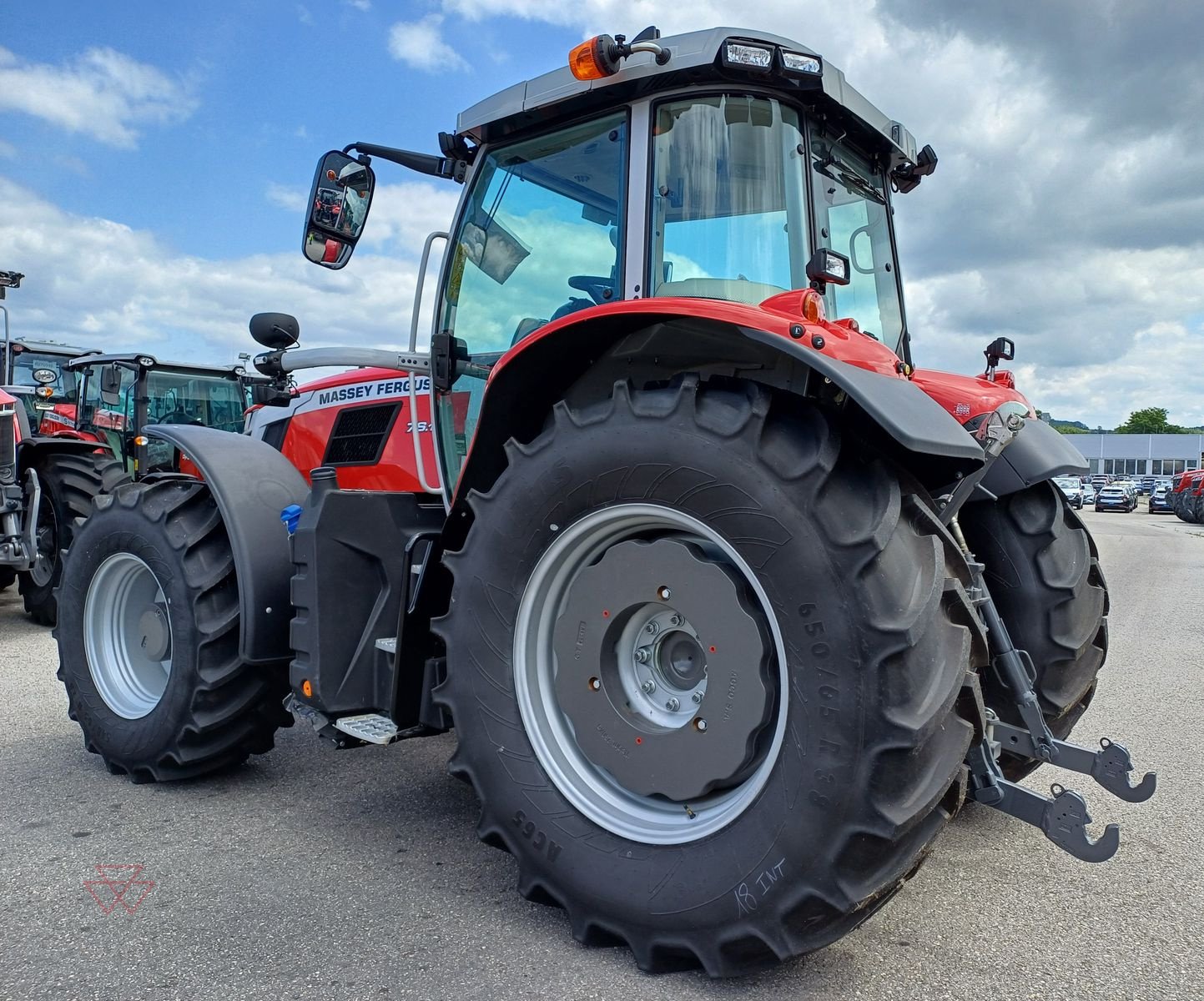Traktor of the type Massey Ferguson MF 7S.180, Neumaschine in Schwechat (Picture 8)