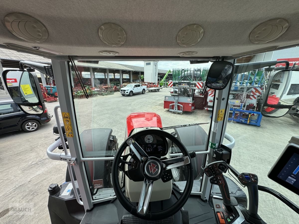 Traktor of the type Massey Ferguson MF 7S.210 Dyna-VT Exclusive, Neumaschine in Burgkirchen (Picture 13)