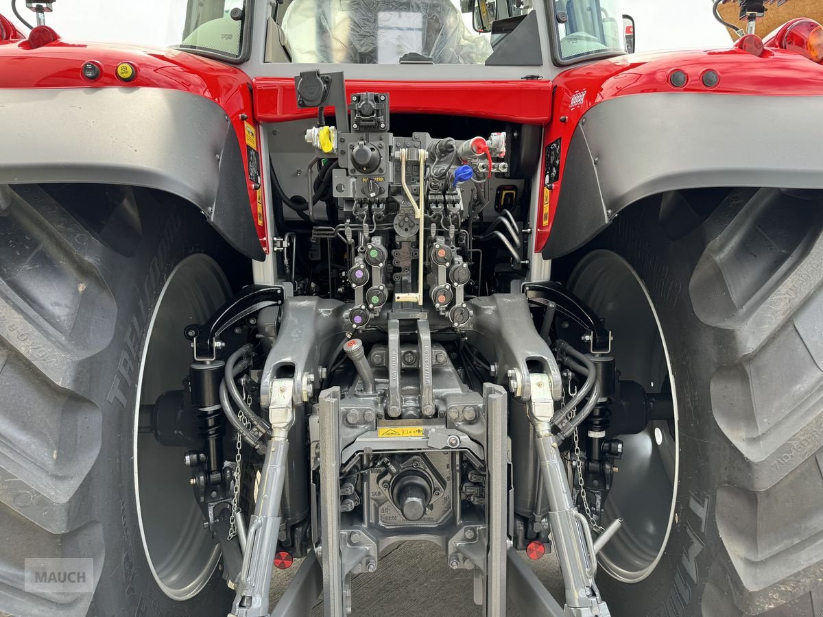 Traktor of the type Massey Ferguson MF 7S.210 Dyna-VT Exclusive, Neumaschine in Burgkirchen (Picture 10)