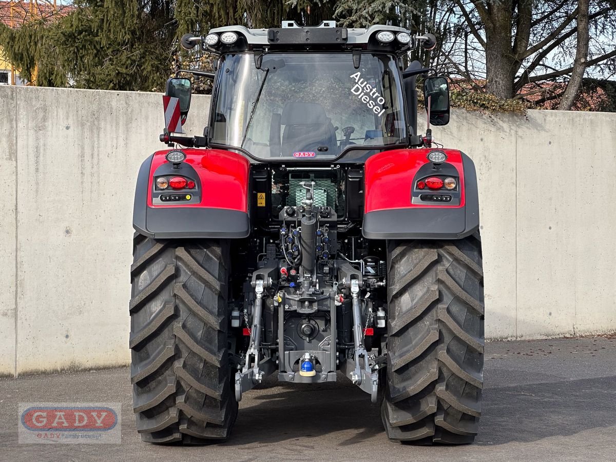 Traktor of the type Massey Ferguson MF 8735 S Exclusive (Stage V), Neumaschine in Lebring (Picture 4)