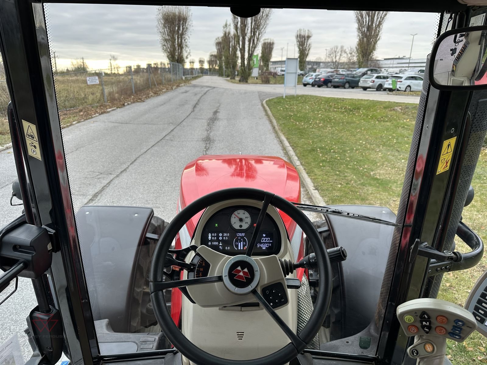 Traktor des Typs Massey Ferguson MF 8737, Gebrauchtmaschine in Schwechat (Bild 3)