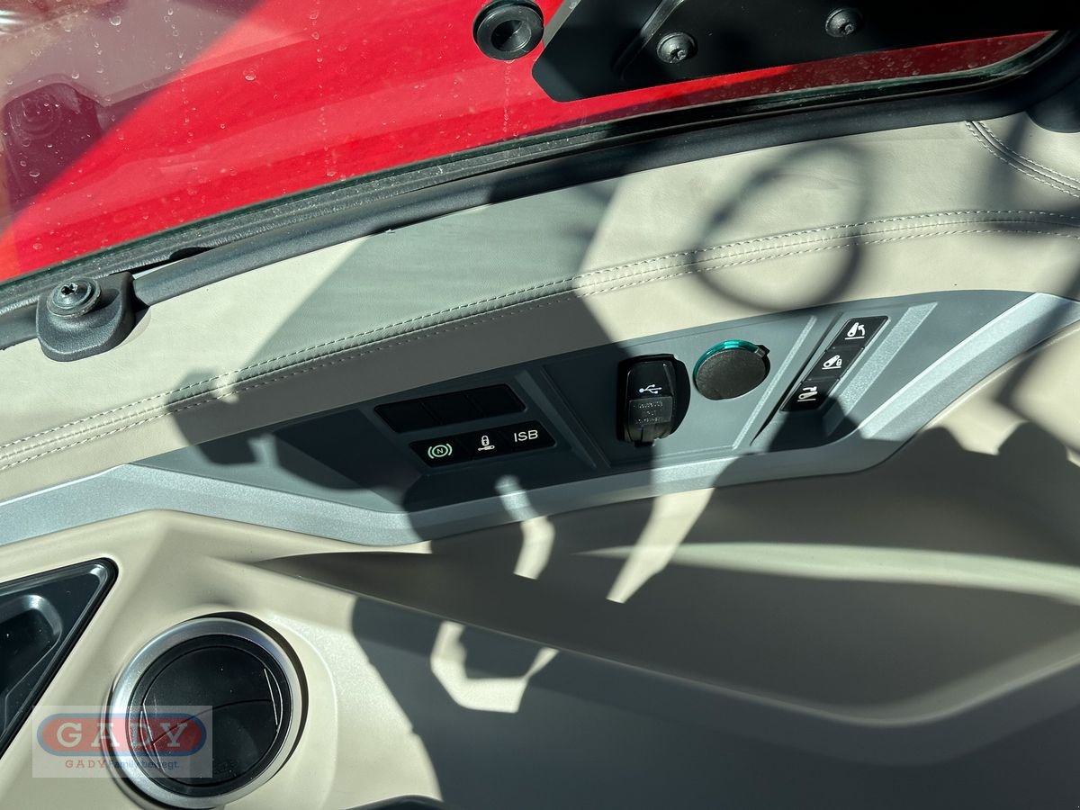 Traktor of the type Massey Ferguson MF 8S.225 Dyna-7, Neumaschine in Lebring (Picture 12)