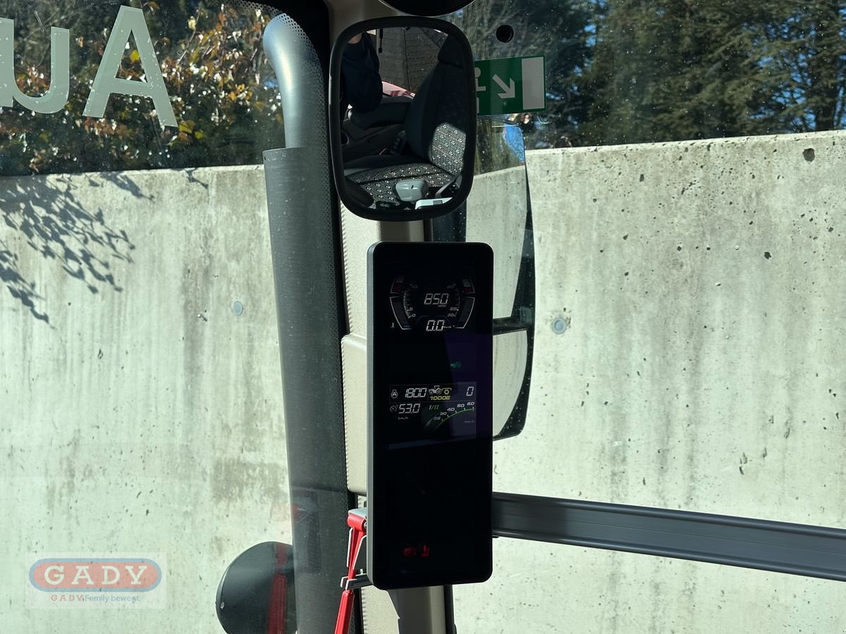 Traktor of the type Massey Ferguson MF 8S.225 Dyna-7, Neumaschine in Lebring (Picture 9)